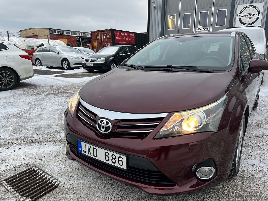 Toyota Avensis 1.8 AUTOMAT BAKKAMERA NY BESIKTIGAD 147HK 