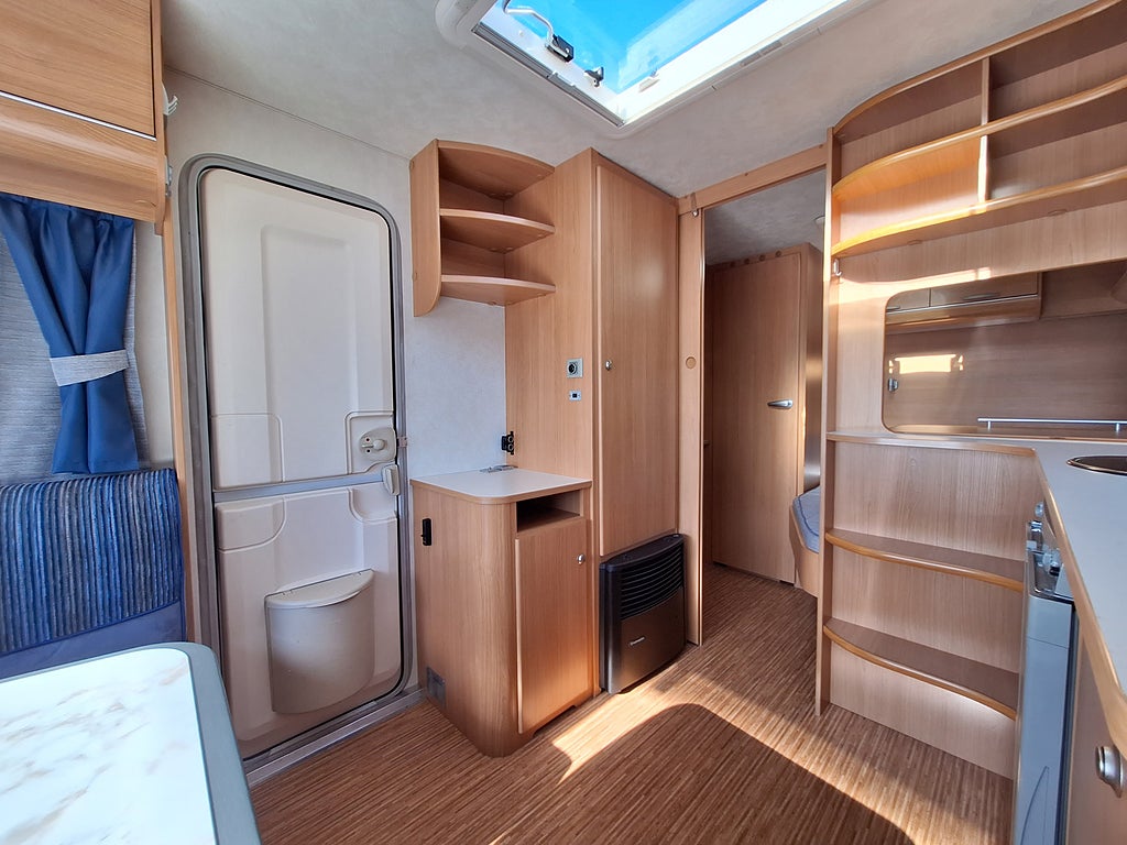Adria Altea 512 UP Dubbelbädd, Solcell