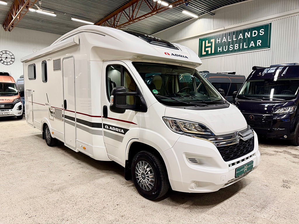 Adria Matrix 670 SC 5-bältad 4-bädds ACx2 Solpanel B-kort 1 Ägare 