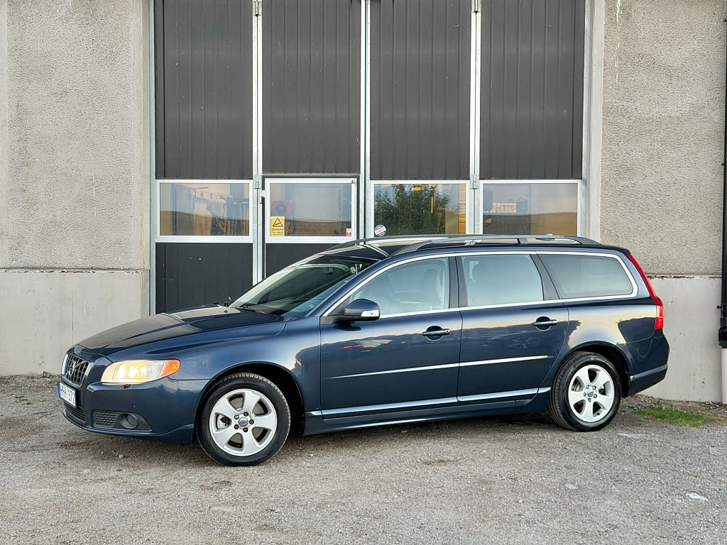 Volvo V70 2.4D 175HK  Momentum D-värmare PDC high performance 