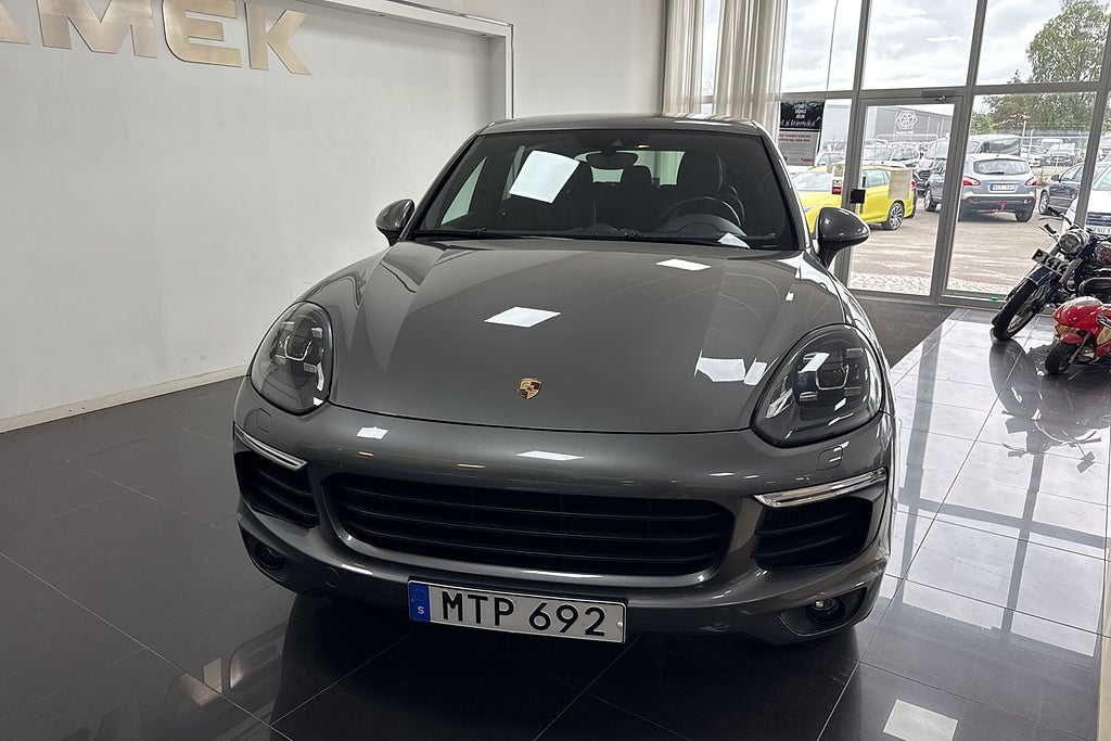 Porsche Cayenne 2016 - miniatyr 2