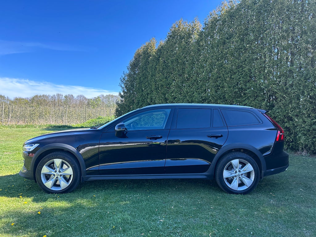 Volvo V60 Cross Country B4 AWD Momentum VOC Drag Kamera Värmarer