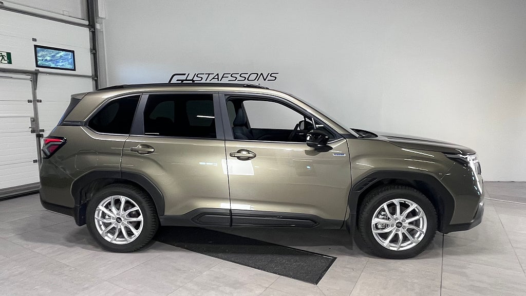 Subaru Forester e-Boxer Touring | Drag, V-Hjul, M-värm | H/K, 360, PANO