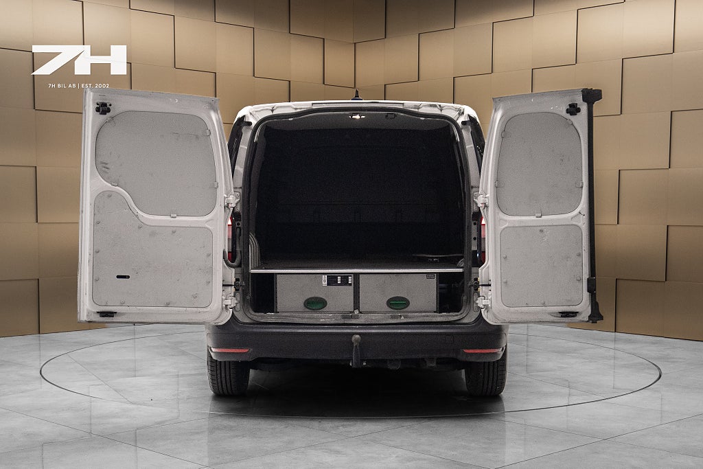 Volkswagen Caddy Cargo 2.0 TDI BMT / Dragkrok / Inrett skåp