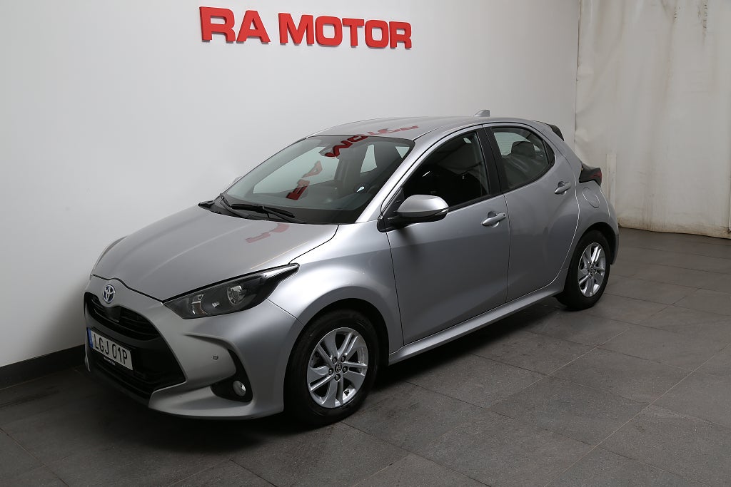 Toyota Yaris Hybrid Active Aut 5D Kamera PDC Blåtand 2023