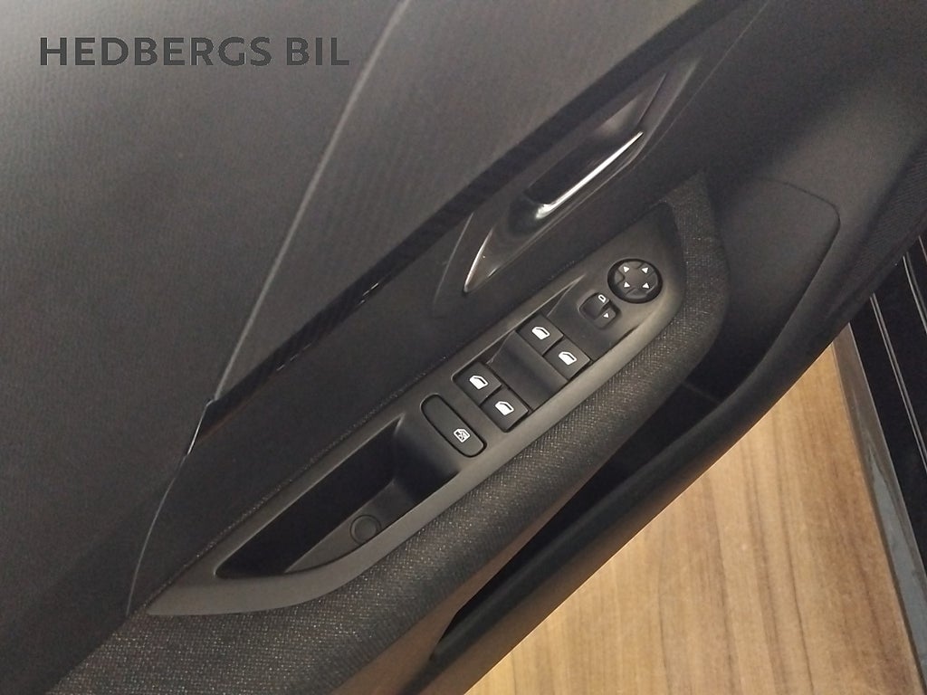 Peugeot 208 HYBRID 100 e-DSC Style thumbnail