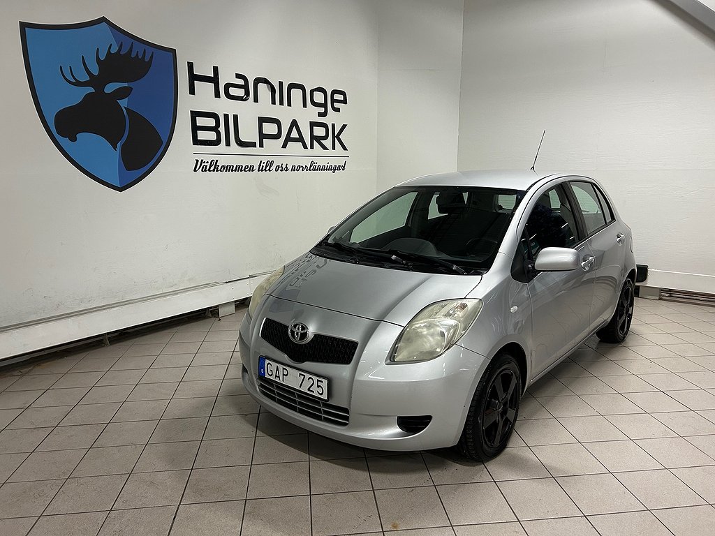 Toyota Yaris 5 dr 1,3 VVT-i 87hk / KAMKEDJA / LÅGMILARE /