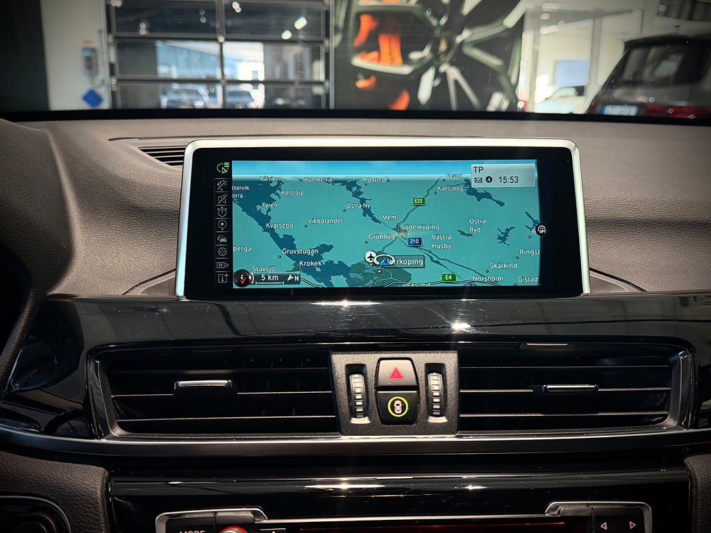 BMW X1 xDrive20d Steptronic xLine Läder Navi Head Up Drag - bild 11