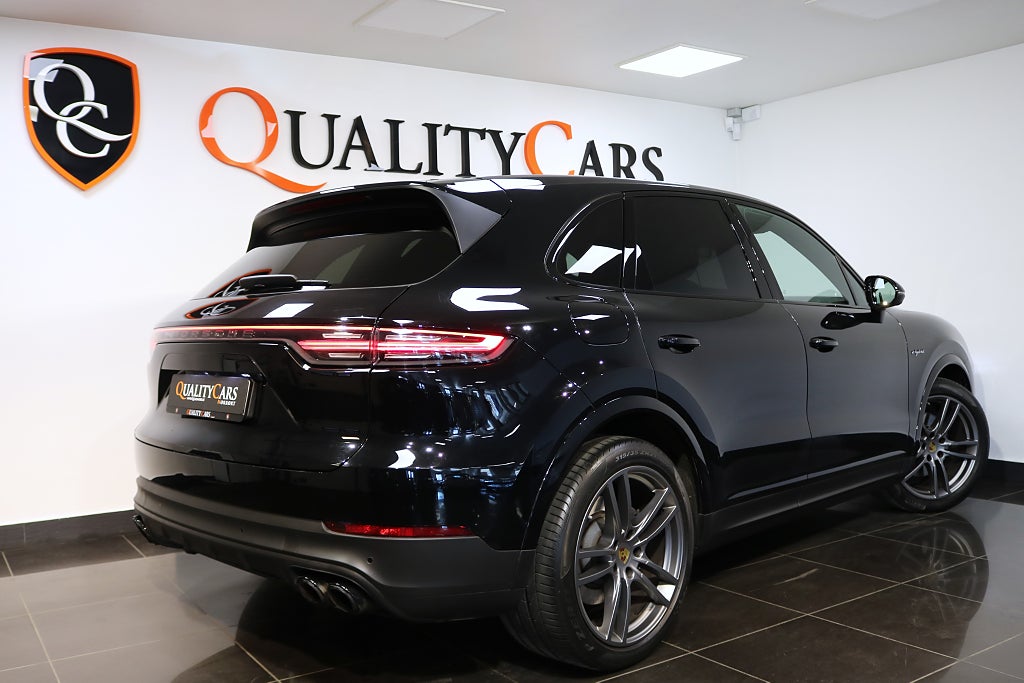 Porsche Cayenne 2022 - miniatyr 3