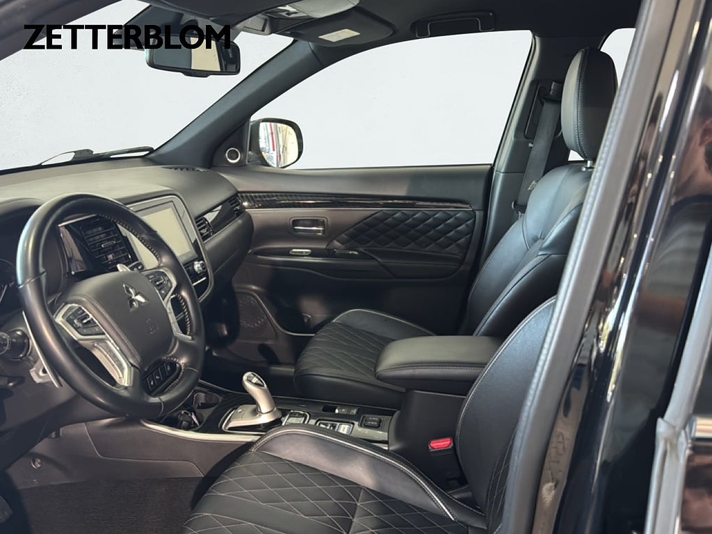 SUV Mitsubishi Outlander 8 av 15