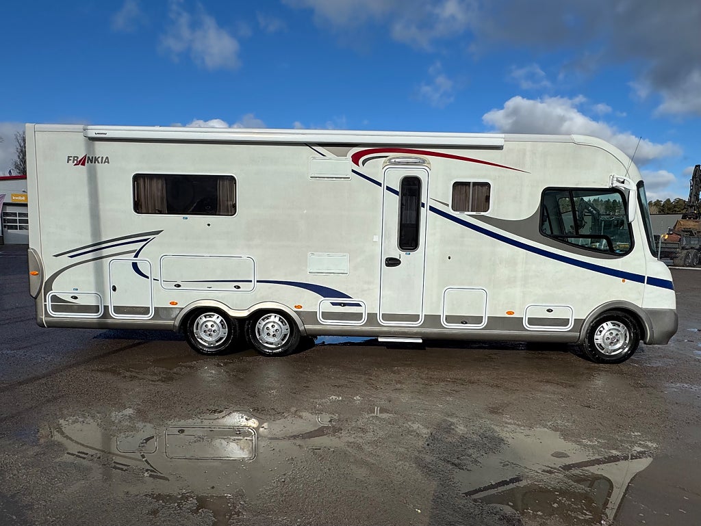 Fiat Frankia 840 F-LINE FD LUXURY CLASS Automat/ 5000mil/ VINTERPRIS