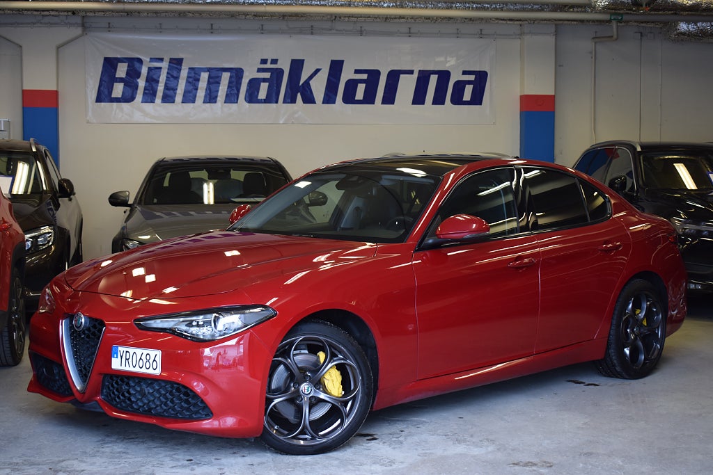 Alfa Romeo Giulia 2.0 Turbo 16V Q4 Veloce VÄRM/DRAG/NAIV/KAMERA/PDC/S&V