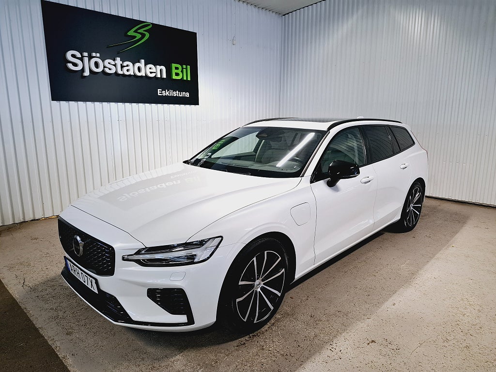 Volvo V60 T6 AWD 350 Plus Dark  Värm/Pano/H&K Drag 4,95% Ränta