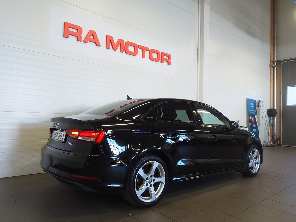 Audi A3 Sedan 1.0 TFSI Comfort Motorvärmare Optikpaket PDC 2017
