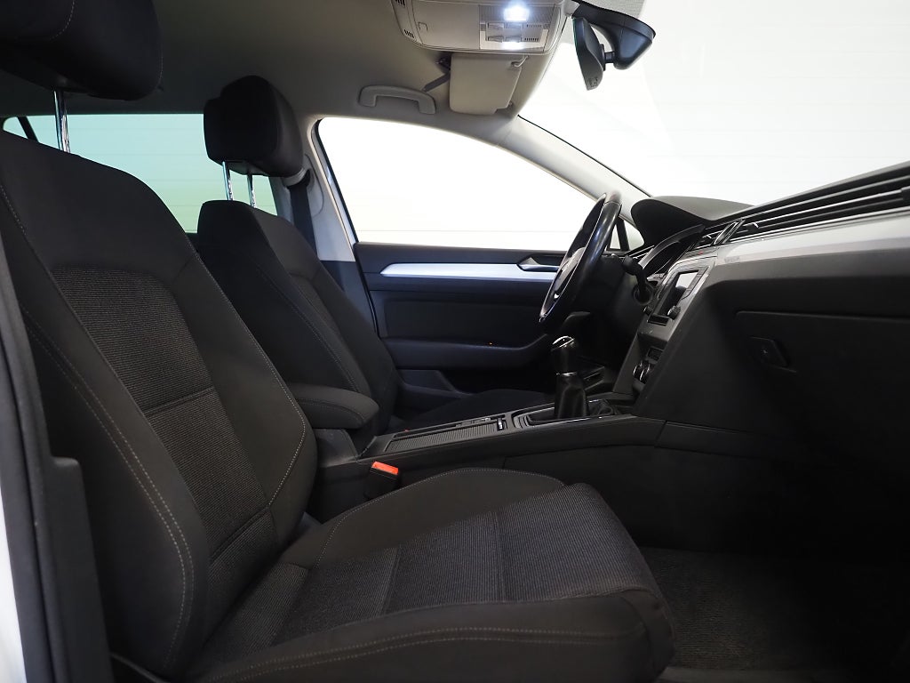 Volkswagen Passat Sportscombi 150hk 2.0 TDI | D-Värmare | Drag | Kamera 2017