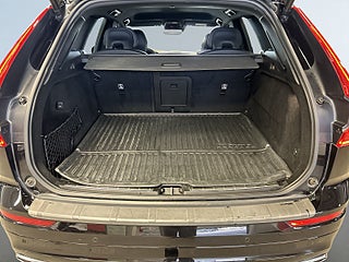 Volvo XC60 B5 AWD Geartronic R-Design S&V/H/K/Drag/Kamera/Värmare – bild 12