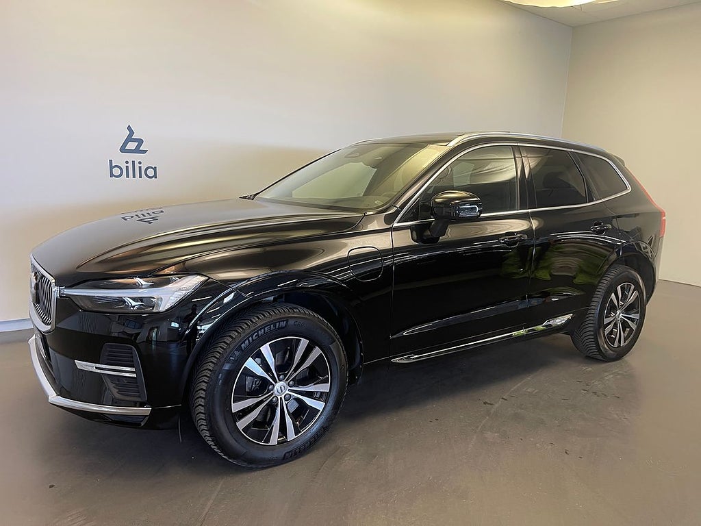 Volvo XC60 Recharge T6 Core Edition / Tonade rutor / Navi...