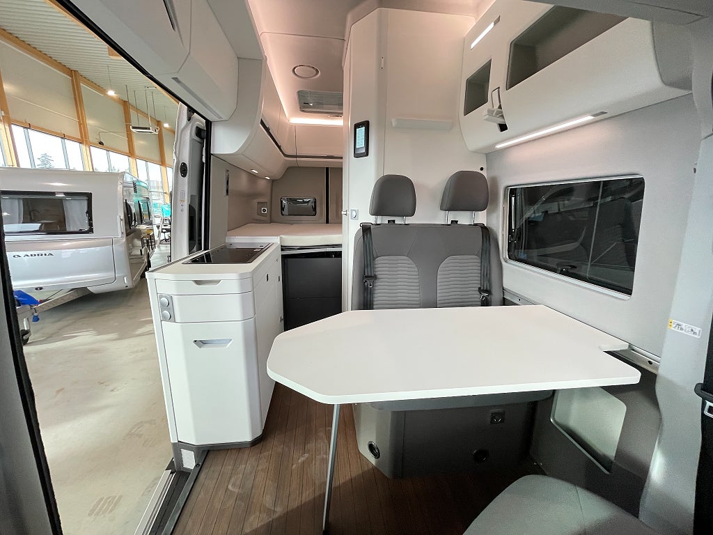 Volkswagen Grand California 600 / Under 6m / Taksäng / Automat / B-kort / E - Volkswagen