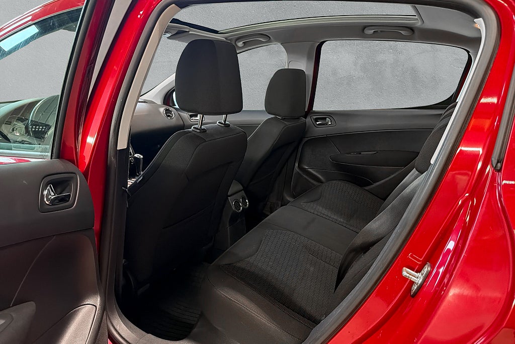 Peugeot 308 5-dörrar 1.6 e-HDi FAP EGS Automat Panorama Dragkrok