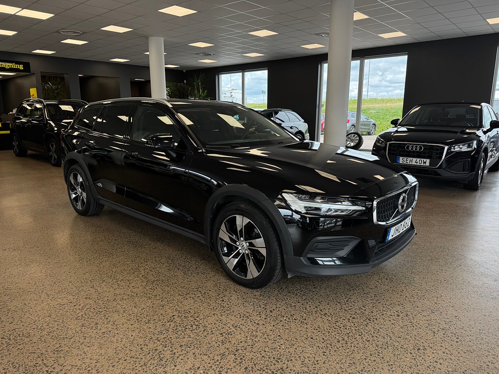 Volvo V60 Cross Country B4 AWD Geartronic Advanced Pro Edition / Drag / Kamera