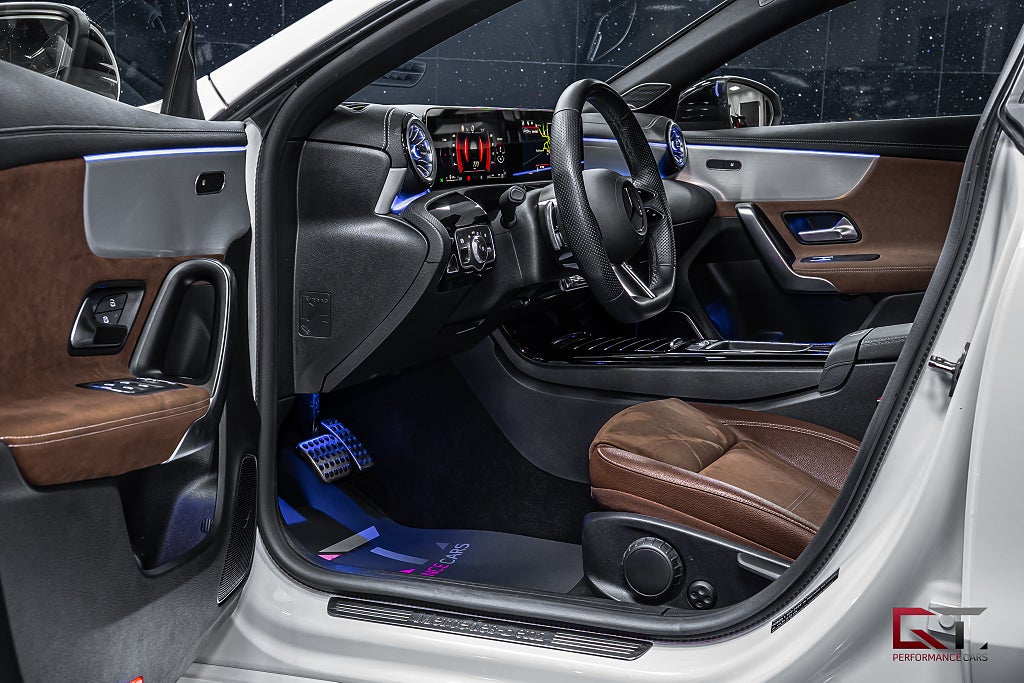 Mercedes-Benz CLA200 SB AMG Burmester Värmare 360° Keyless Nightpackage
