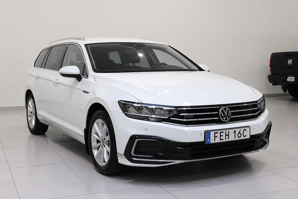 Volkswagen Passat Sportscombi GTE 1.4 TSI ACT OPF / Värmare / Drag / Navi