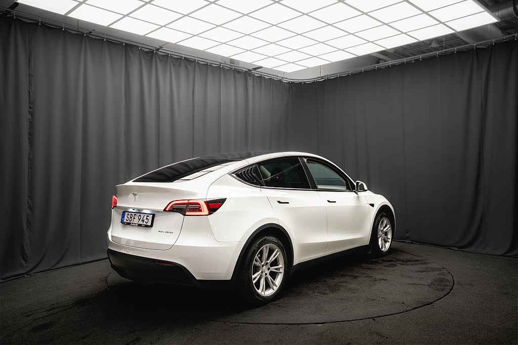 Tesla Model Y Long Range AWD DRAG PANO LÄDER KAMERA 1-ÄGARE MOMS