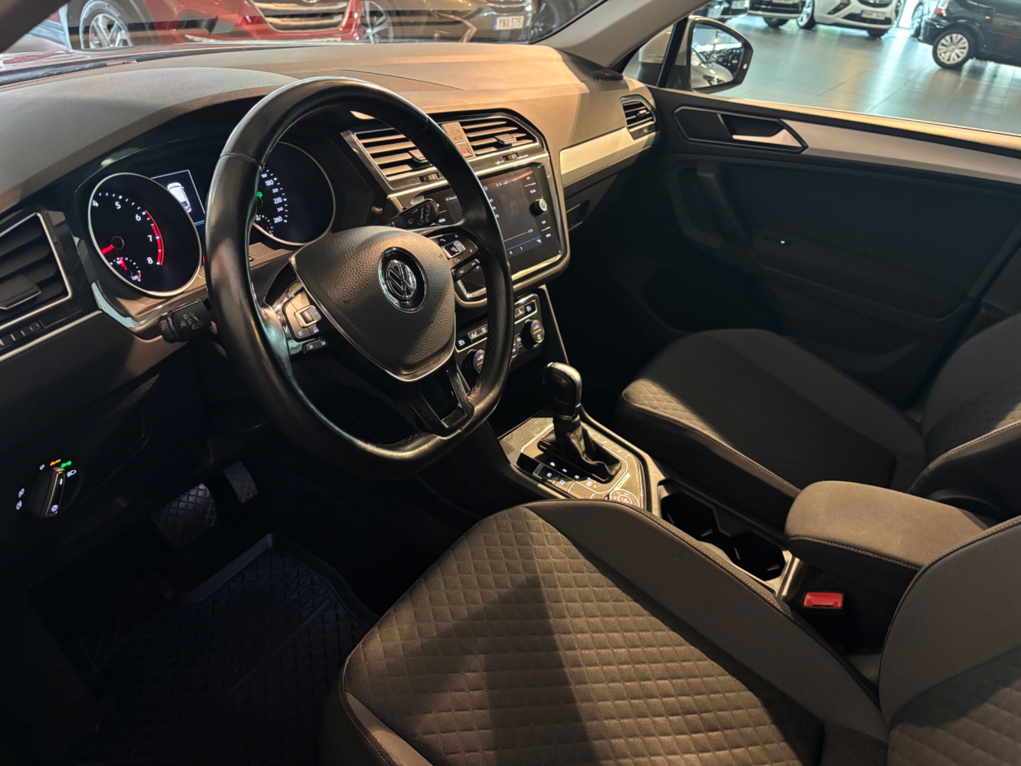Volkswagen Tiguan 2018, bild 5/38