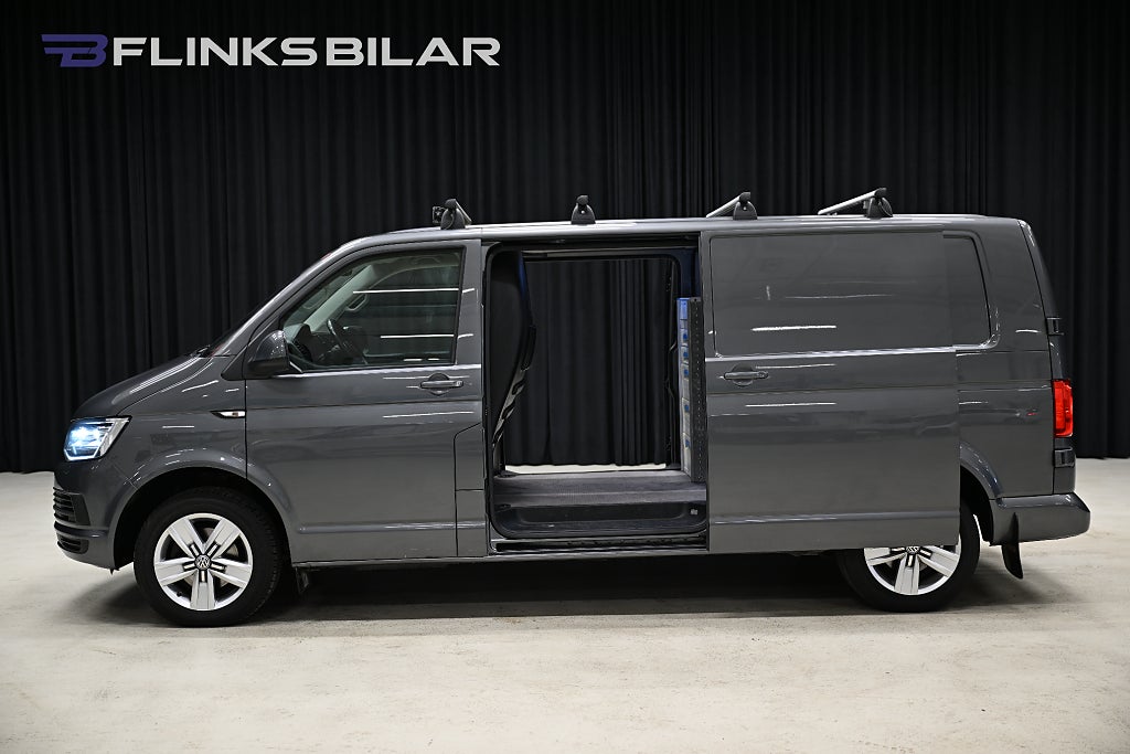 Volkswagen Transporter 4Motion DSG 150HK L2|Nedlackad|LED|Dubbeldörr|EnÄgare