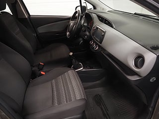 Halvkombi Toyota Yaris 9 av 19