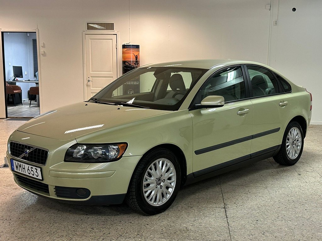 Volvo S40 T5  220 hk / NY SERVAD / AUTOMAT 