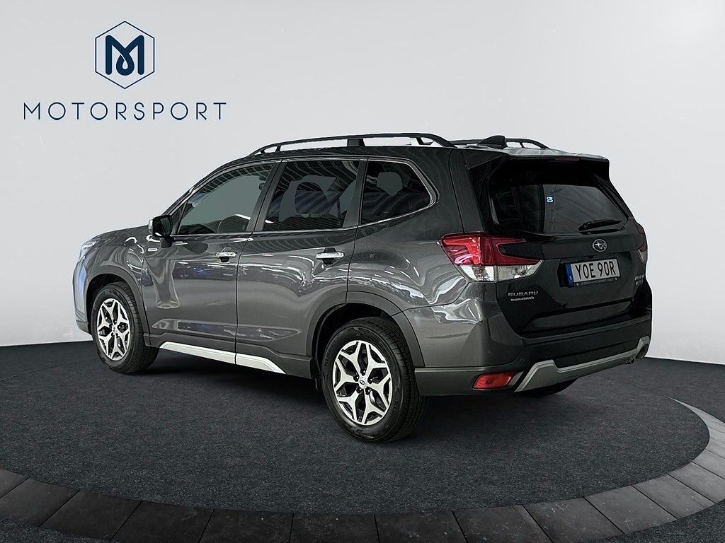 Subaru Forester e-Boxer Dragkrok Bkamera Adapt Farth Rattvärme Carplay bild 4