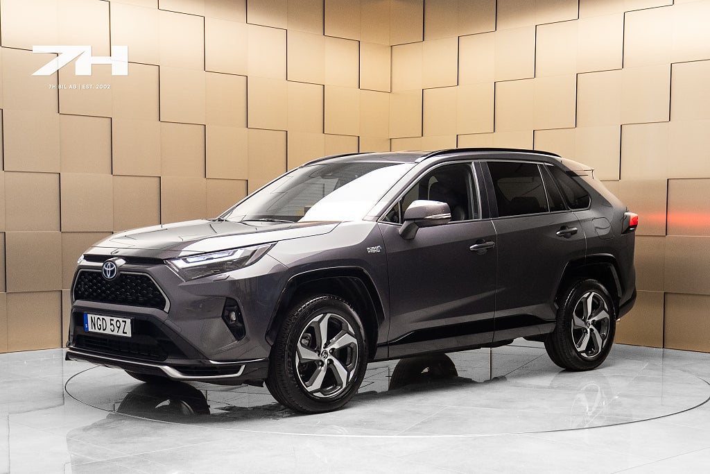 Toyota RAV4 Plug-in Hybrid X EDITION / Farthållare / Kamera