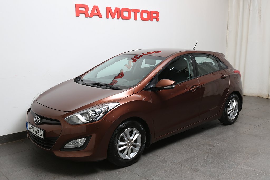 Hyundai i30 1,6 GDI 135hk Business Aut 5D Nyservad Nybesikt 2014
