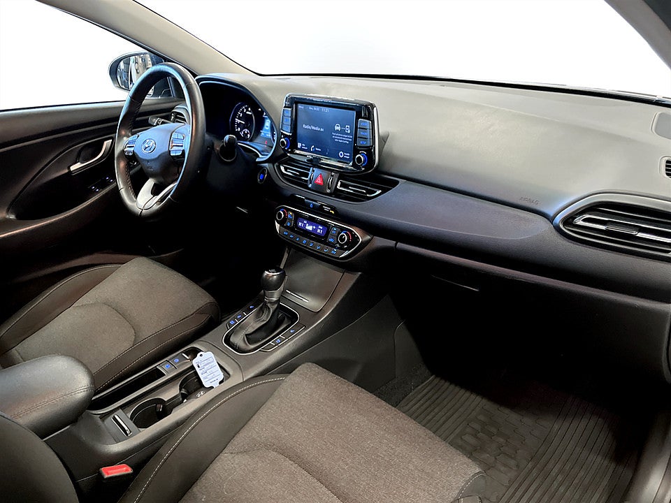 Bild på Hyundai i30 Essential 1.0 MHEV 120hk Aut B-KAMERA CARPLAY