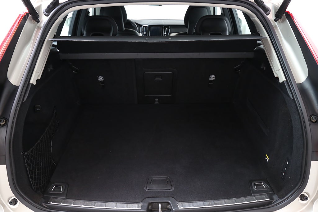 Volvo XC60 T5 250hk Inscription Aut Kamera Skinn Elstol VOC Drag 2018