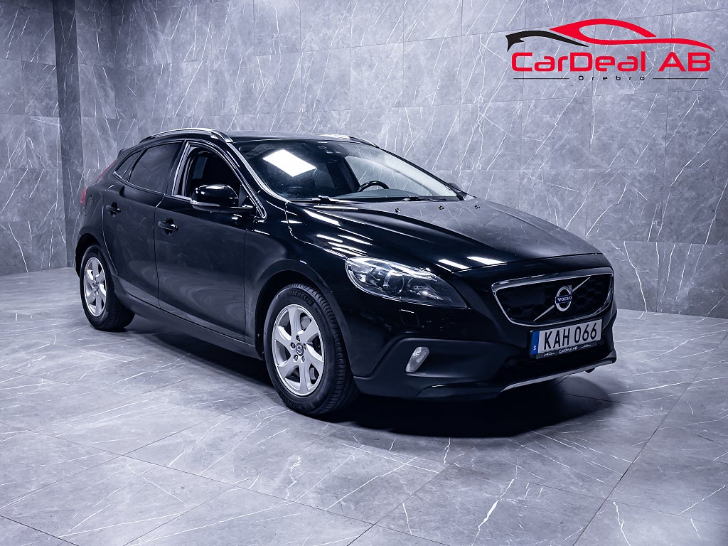 Volvo V40 Cross Country D3 Geartronic Momentum Värmare Pano Adaptiv BLIS Drag