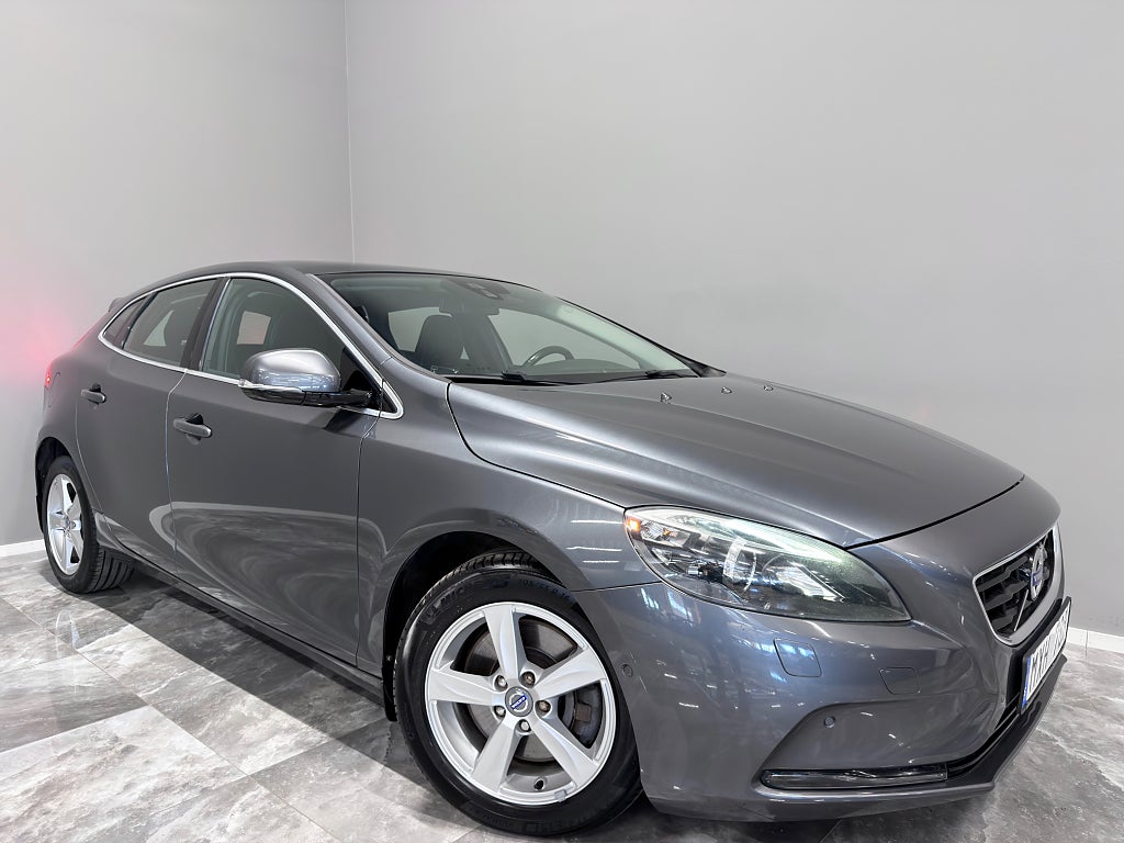 Volvo V40 D3 Automat/Panorama/Värmare/Kamera/1Ägare/150HK