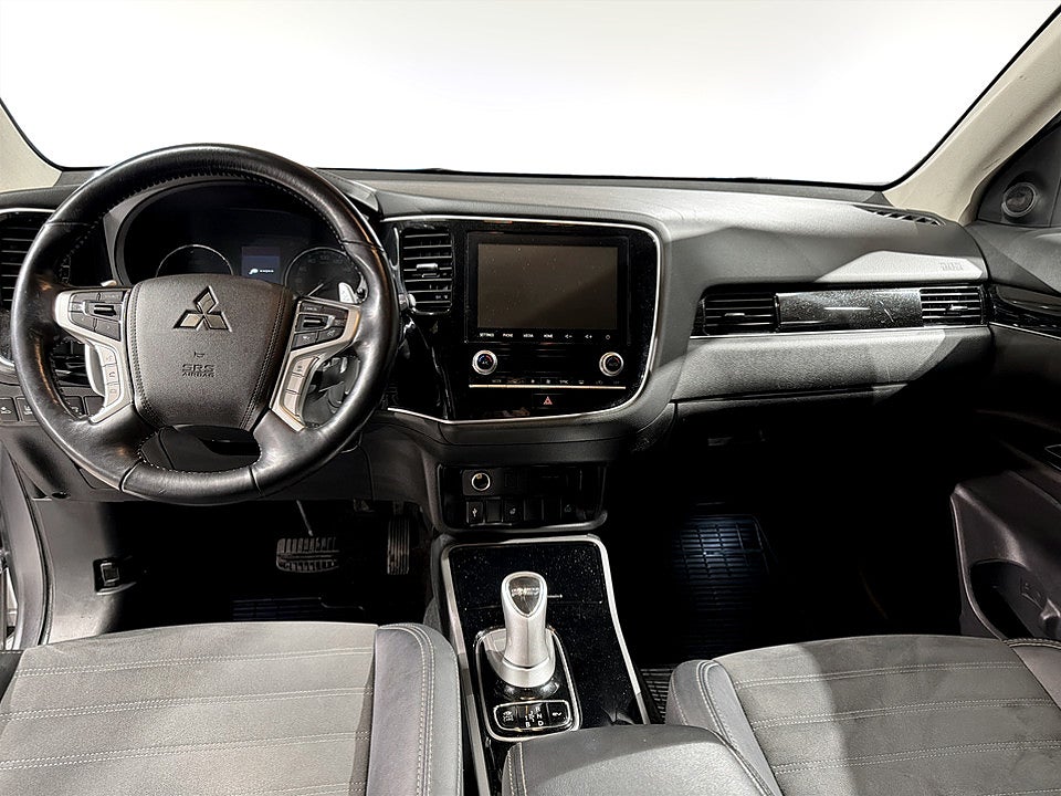 Bild på Mitsubishi Outlander Komfort 2.4 PHEV 224hk Aut 4WD - B-KAMERA, DRAG