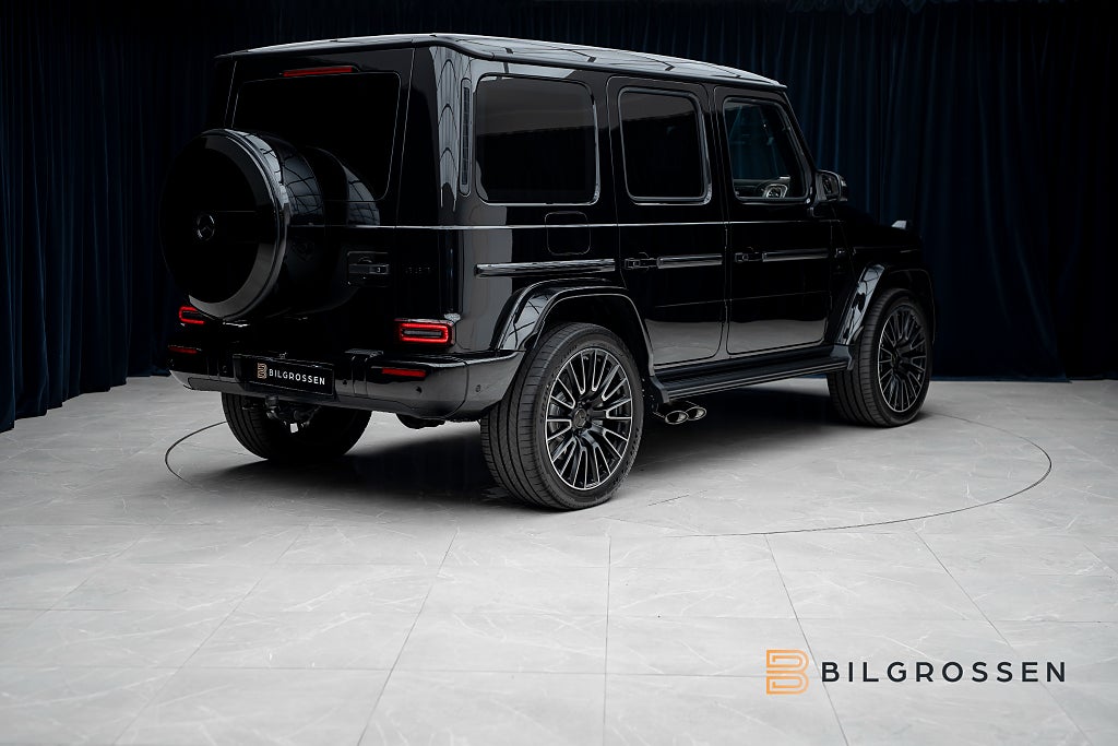 Mercedes-Benz G63 AMG Superior Line Kolfiber Active Ride TV MY27 MOMS