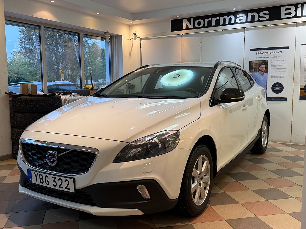 Volvo V40 Cross Country D2 Momentum Business Edition Nybesikt/Kambyt