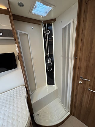 Husbil-halvintegrerad Ci Magis 86 XT Låga långbäddar & taksäng! 5 bältad! 3500kg! 14 av 20