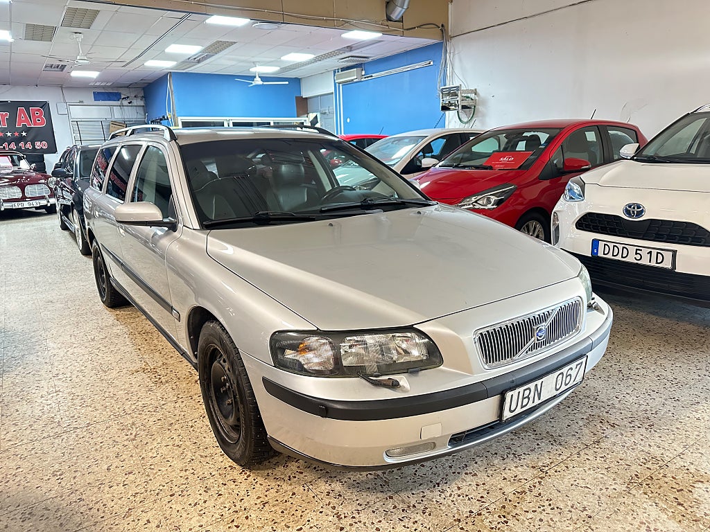 Volvo V70 2.4 Business Ny Kamrem & Besiktigad 