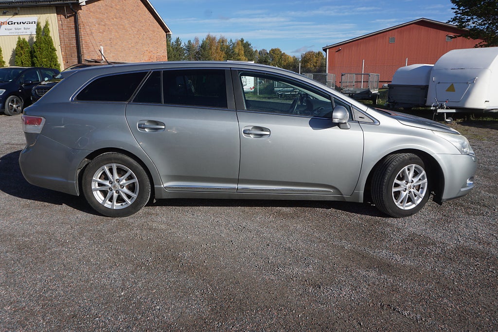 Toyota Avensis 2011 - miniatyr 2