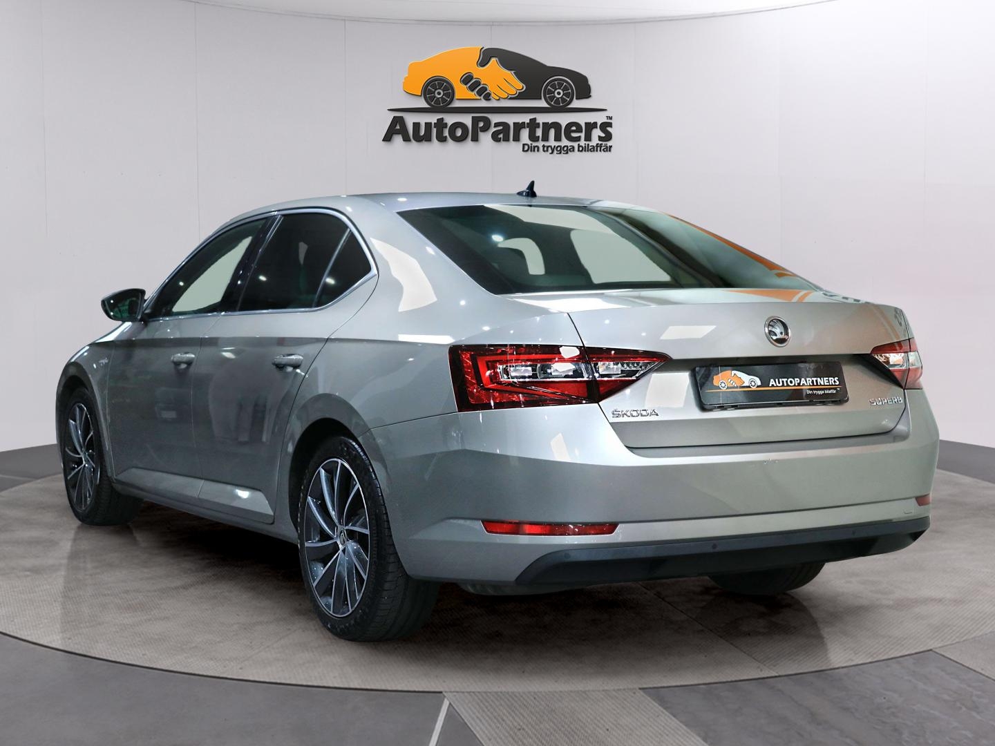 Skoda Superb 2016, bild 5/49