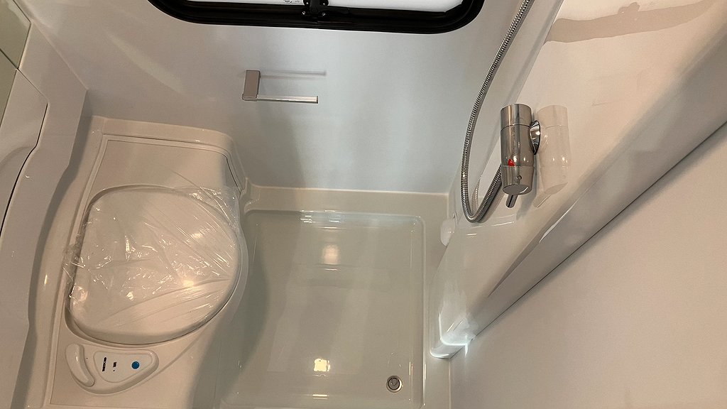 Adria Altea 542 PK / 3-våningsäng / 2,295.- / mån - Adria