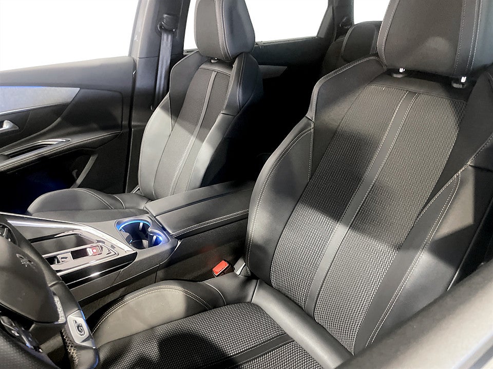 Bild på Peugeot 5008 GT 1.2 PT 130hk Aut 7-SITS B-KAMERA CARPLAY