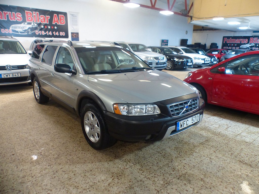 Volvo XC70 2.5T AWD Automat Ny Besiktigad & Ny Servad 209hk