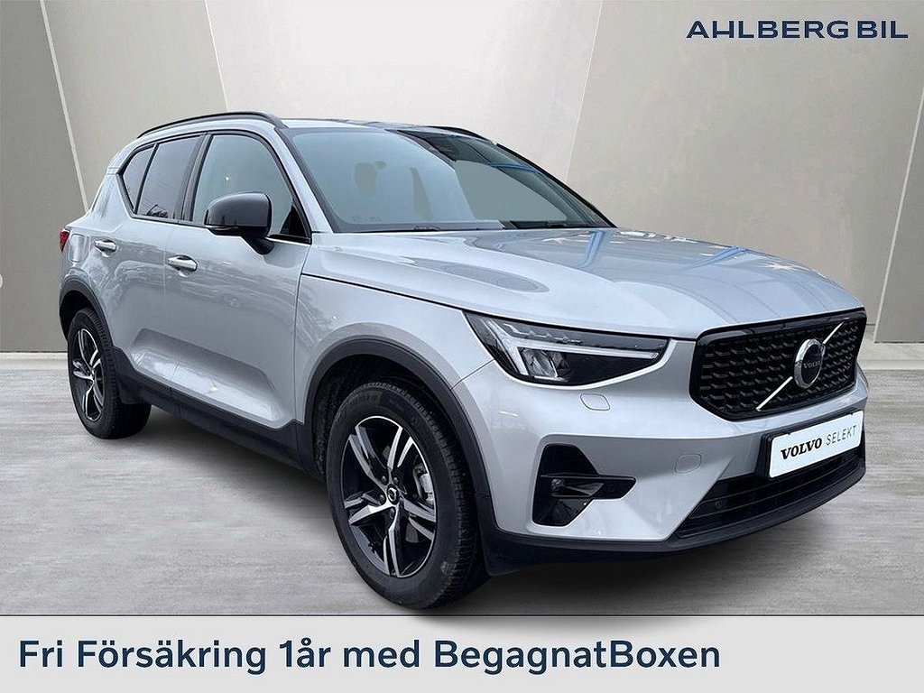 Volvo XC40 B3 FWD Bensin Plus Dark, Klimatpaket, Förarstödpaket, Parkerings