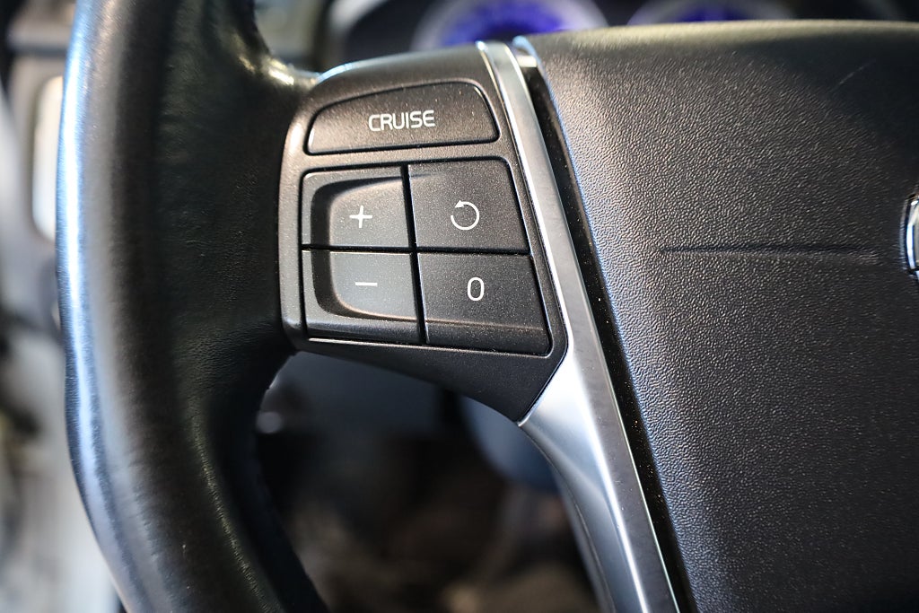 Volvo V70 D5 AWD Geartronic Summum Lucka Drag Navi Värmare